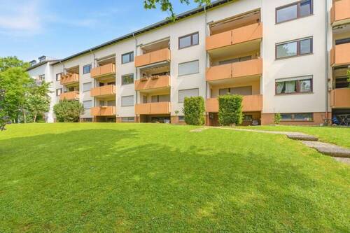 Rückwärtige Hausansicht - 3 Zimmer Etagenwohnung zum Kaufen in Stuttgart / Stammheim