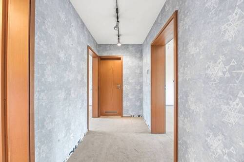 Flur / Eingangsbereich - 3 Zimmer Etagenwohnung in Stuttgart / Stammheim