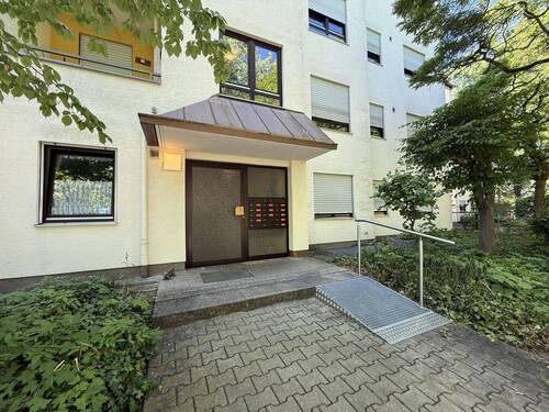 gepflegter Eingang - Etagenwohnung mit 65,00 m&sup2; in Stein zum Kaufen