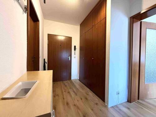 Garderobe m. Einbauschrank - 