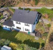 WOHNEN IM GRÜNEN - EINFAMILIENHAUS MIT SONNENGRUNDSTÜCK UND EXPERTENEMPFEHLUNG ZUR SANIERUNG - Lindlar Bolzenbach-Schümmerich