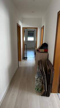 Flur - Mehrfamilienhaus, Wohnhaus mit 294,00 m&sup2; in Schwebheim zum Kaufen