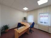 Geschäftsräume / Büro III - 