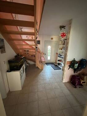 Flur.jpg - 5 Zimmer Mehrfamilienhaus, Wohnhaus zum Kaufen in Weißenfels