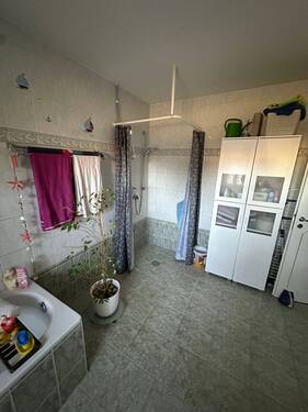 Bad mit Dusche.jpg - 