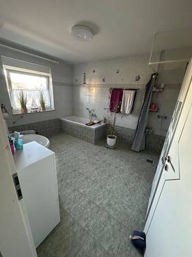 Bad mit Wanne.jpg - 