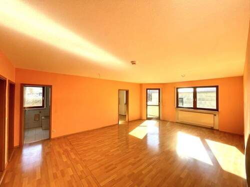 Hell und lichtdruchflutet - Etagenwohnung mit 83,00 m² in Postbauer-Heng zum Kaufen