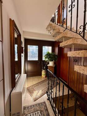 Hauseingangstür - 5 Zimmer Einfamilienhaus zum Kaufen in Riegelsberg