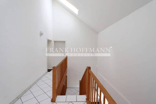 V9932-1 OG Treppenhaus - 