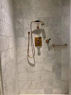 Bad mit Dusche - 