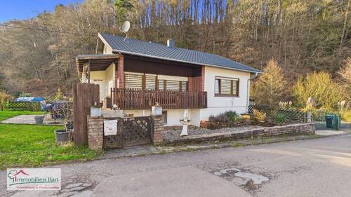 Frontansicht - GRENZNÄHE: BUNGALOW IN IDYLLISCHER WALDRANDLAGE