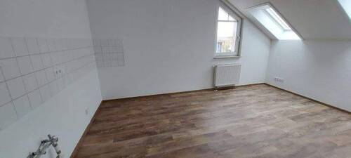 20240212_110308.jpg - Kleine, feine 2-R-Wohnung mit Dusche und Aufzug
