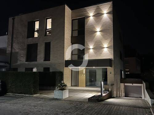 Außenansicht - Stilvolle, exklusive Wohnung mit großer Terrasse und Garten