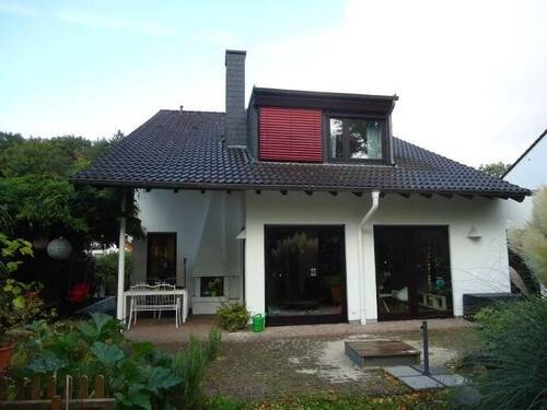 Rückansicht mit überdachtem Grillplatz - 6 Zimmer Einfamilienhaus in Kreuzau