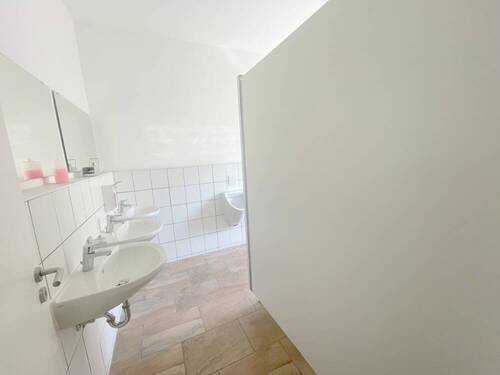 AnKaSa Immobilien GmbH_Maklerempfehlung Leipzig Markkleeberg Markranstädt Borna_Gewerbefläche Verkaufsfläche Lagerhalle_Nebenfläche Sanitäre Einrichtung2 - 