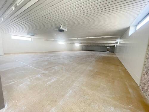 AnKaSa Immobilien GmbH_Maklerempfehlung Leipzig Markkleeberg Markranstädt Borna_Gewerbefläche Verkaufsfläche Lagerhalle_Hauptfläche - Einfamilienhaus in Leipzig