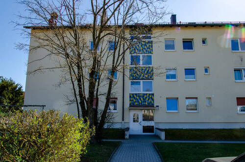 Hauseingang - Etagenwohnung mit 77,40 m&sup2; in Amberg zum Kaufen