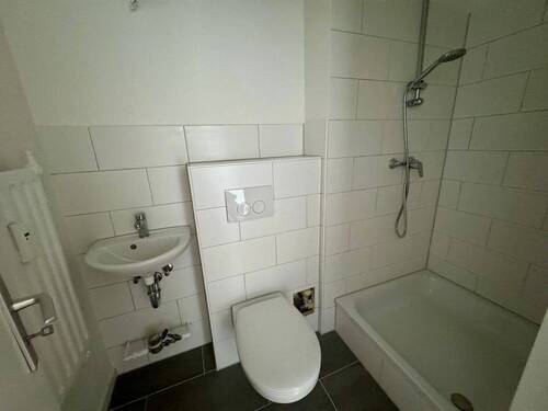 neues Duschbad - 3 Zimmer Etagenwohnung zur Miete in Delmenhorst