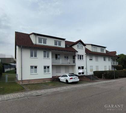 seitliche Ansicht - *** 2 Zimmer-Wohnung mit Balkon und TG-Stellplatz ***