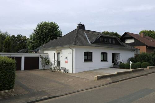 Bild 1 - Provisionsfrei für den Käufer: Luxuriöses Einfamilienhaus in bester Lage von Damme - Nähe Bergsee!