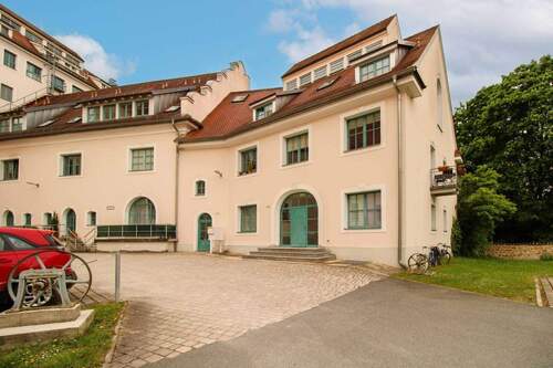 Hausansicht - 2 Zimmer Etagenwohnung zum Kaufen in Amberg