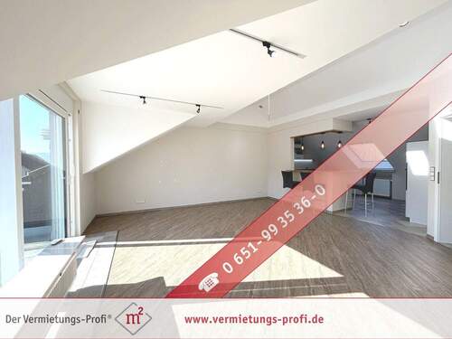 Wohnbereich - Kenn: Helle 2-ZKB Dachgeschosswohnung auf ca. 87 m², Balkon, moderne Einbauküche und E-Ladestation - ideal für Paare !