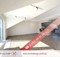 Kenn: Helle 2-ZKB Dachgeschosswohnung auf ca. 87 m², Balkon, moderne Einbauküche und E-Ladestation - ideal für Paare !