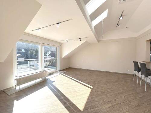 Wohnbereich - 2 Zimmer Etagenwohnung in Kenn