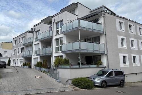 Außenansicht + Außenstellplatz - 