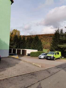 Geräumige Garage beim Haus - 4 Zimmer Etagenwohnung zum Kaufen in Kaltennordheim