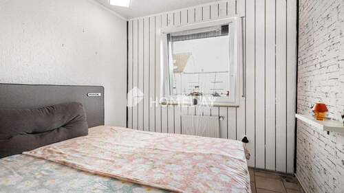 1. OG Schlafzimmer 1 - 