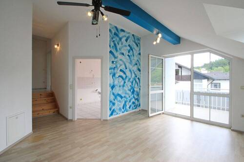 Wohnen - Ansprechende 2-ZKB in Split-Level-Bauweise mit Blick ins das Mindeltal