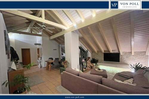 Titelbild - Zentrale Dachgeschosswohnung in Hirschberg - gemütlich, gepflegt und ein echtes Schmuckstück