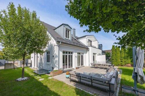 Haus mit Garten - 6 Zimmer Doppelhaushälfte zum Kaufen in Grünwald