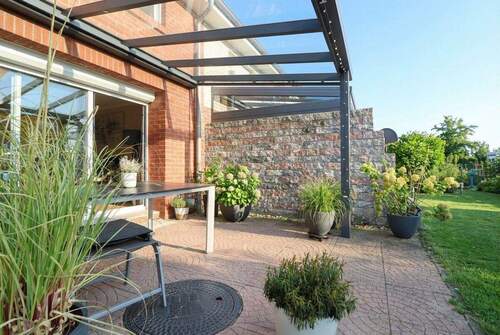 Terrasse (1) (saisonale Anpassung durch KI) - Reihenmittelhaus mit 90,80 m&sup2; in Hamburg zum Kaufen