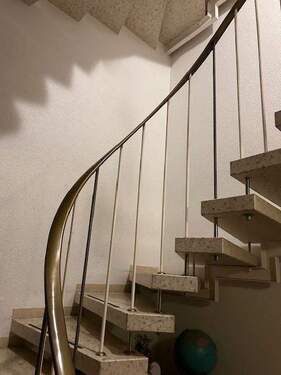 Treppenhaus - 9 Zimmer Mehrfamilienhaus, Wohnhaus in Vogt