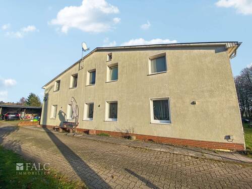 Einfahrt - 1 Zimmer Mehrfamilienhaus, Wohnhaus in Steinfeld / Rothbeck