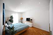Schlafzimmer mit Balkon - 