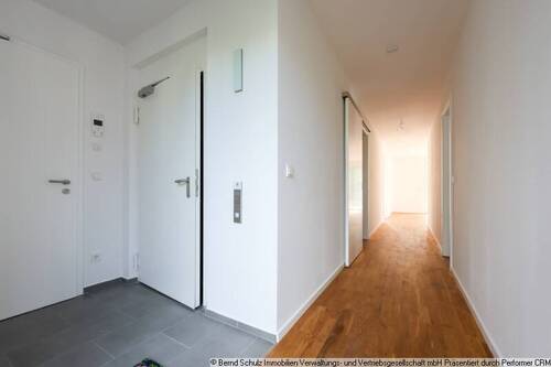 13 Diele mit Fahrstuhl - 