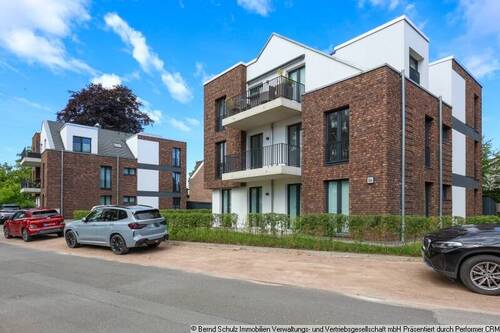 1 Hausansicht - großzügige 3-Zimmer mit 2 Bädern und Stellplatz