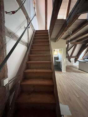 Treppe zur Galerie - 