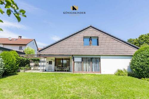 Rückansicht - Charme, Platz und Perspektive - Einfamilienhaus mit Potenzial auf großem Grundstück