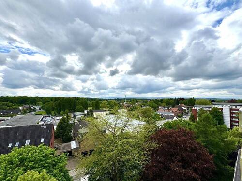 Ausblick vom Balkon - Über den Dächern von Wettbergen: Schöne 2-Zimmerwohnung mit Balkon und Stellplätzen