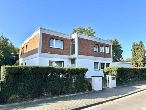 Vorderansicht - 9 Zimmer Mehrfamilienhaus, Wohnhaus zum Kaufen in Neu-Isenburg