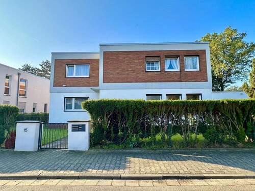 Vorderansicht - 9 Zimmer Mehrfamilienhaus, Wohnhaus in Neu-Isenburg