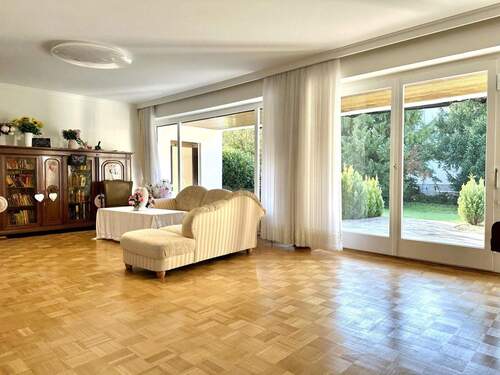 Wohnzimmer im Erdgeschoss - 