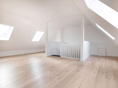 Helles, ausgebautes Dachgeschoss mit Fußbodenheizung - 