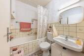 Badezimmer mit Wanne - 
