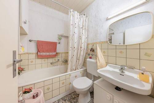 Badezimmer mit Wanne - 