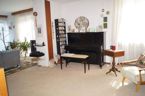 Wohnzimmer - 1 Zimmer Mehrfamilienhaus, Wohnhaus in Rüsselsheim